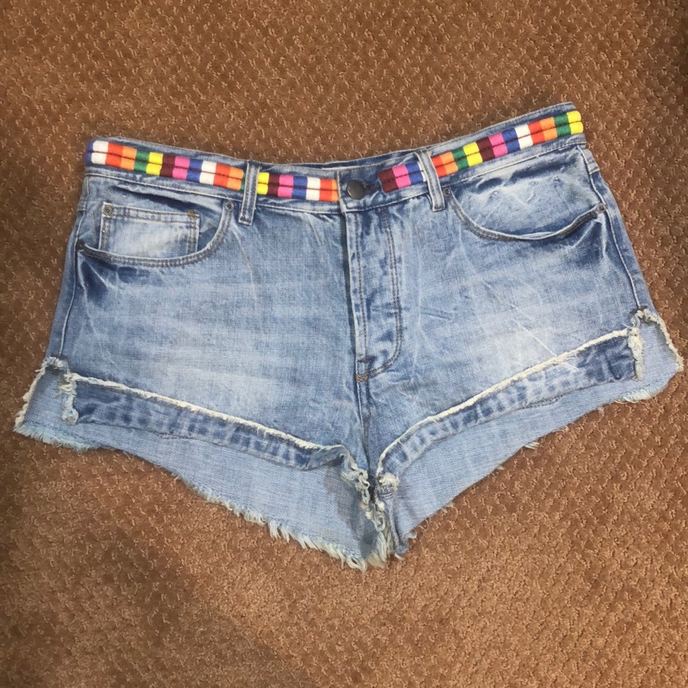 Free people denim short size 29 colorful textured pattern. Excellent like new 😍